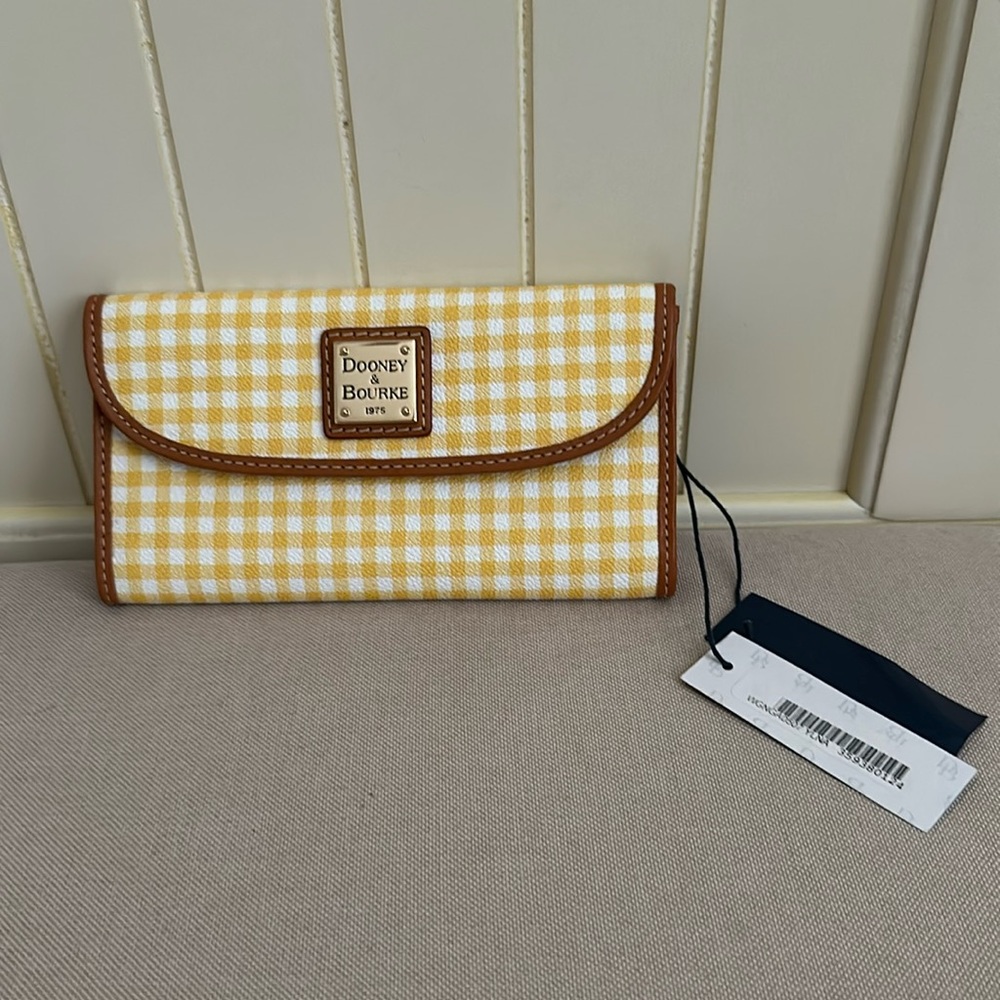 Dooney & Bourke wallet